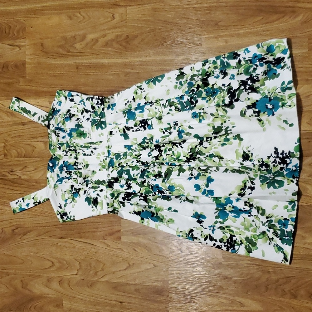 Madison Leigh Fit and Flair Dress with Sweetheart Neckline Green Floral Size 8